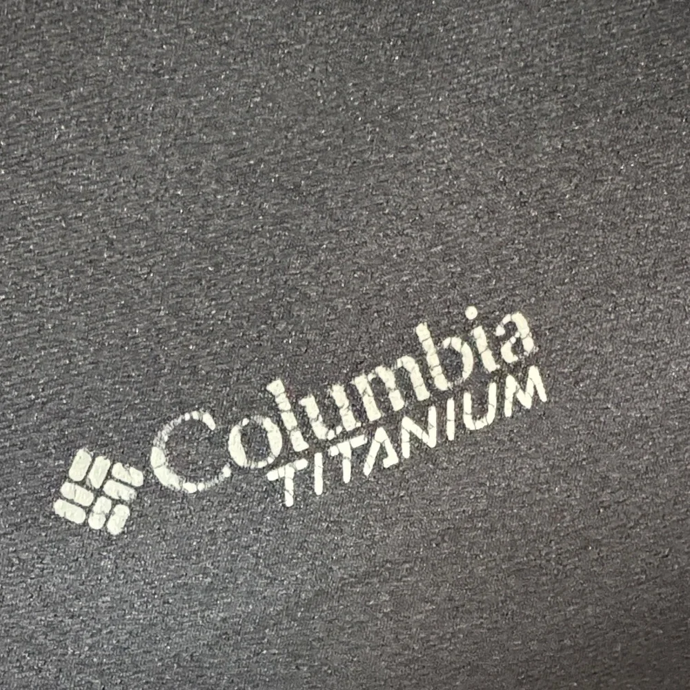 Columbia Black and Gray Swim Rash Guard Shirt